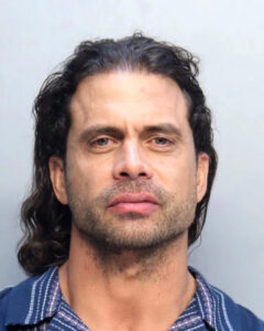 Fotografía divulgada por el Departamento de Correcciones y Rehabilitación del Condado de Miami-Dade (MDCR) de la ficha policial del actor cubano de telenovelas Pedro Moreno arrestado por robo con violencia doméstica. EFE/MDCR