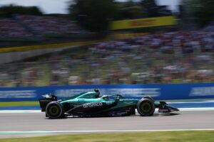 El piloto español Fernando Alonso, del equipo Aston Martin Aramco, en clasificación del Gran Premio de la Emilia-Romagna (Italia). EFE/EPA/DANILO DI GIOVANNI