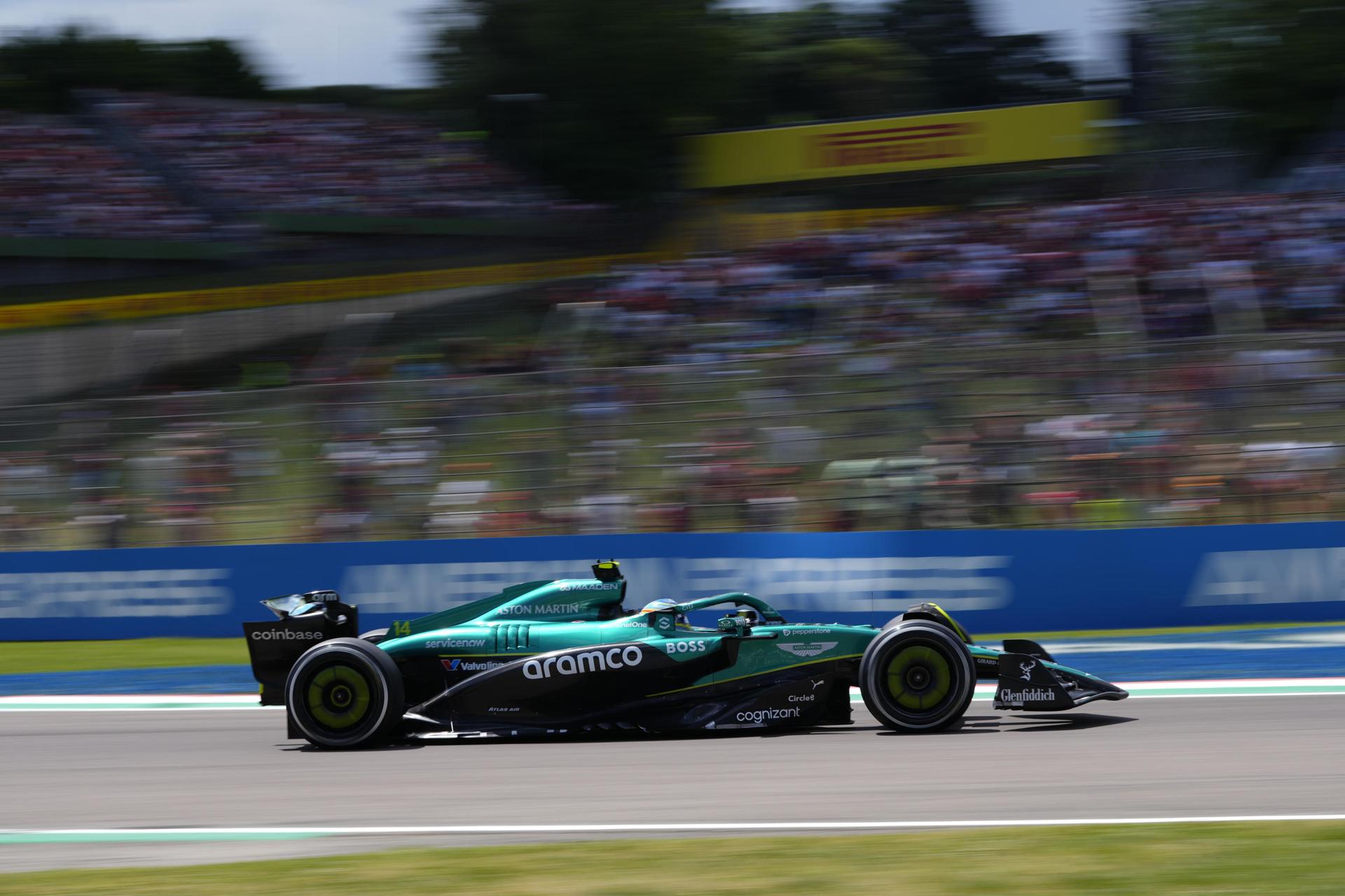 El piloto español Fernando Alonso, del equipo Aston Martin Aramco, en clasificación del Gran Premio de la Emilia-Romagna (Italia). EFE/EPA/DANILO DI GIOVANNI