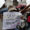 Una persona sostiene un cartel en una manifestación en conmemoración del Día Internacional de los Trabajadores este jueves, en Quito (Ecuador). EFE/ José Jácome