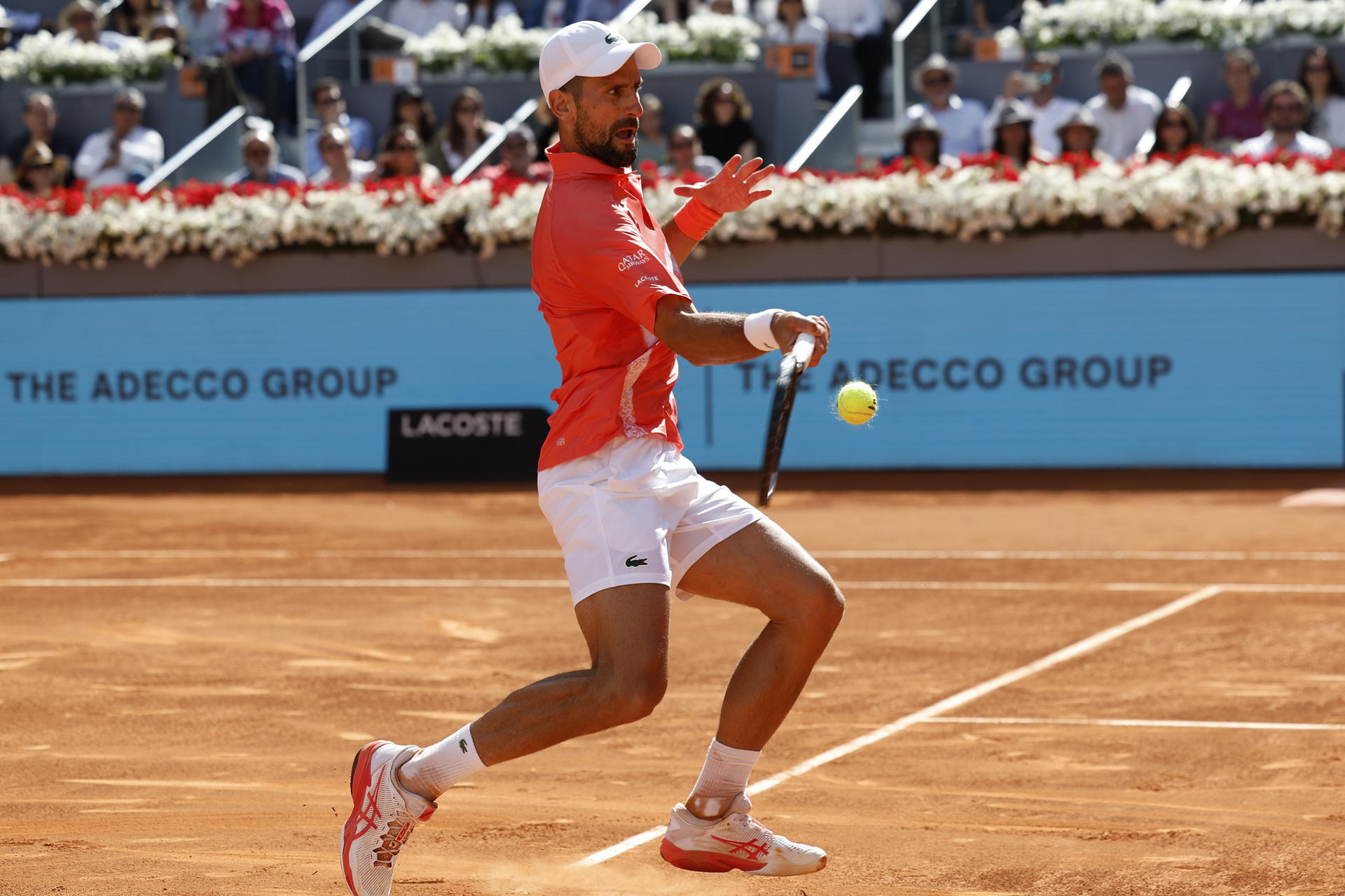 El tenista serbio Novak Djokovic en acción en una imagen de archivo en el Masters 1000 de Madrid. EFE/ Chema Moya