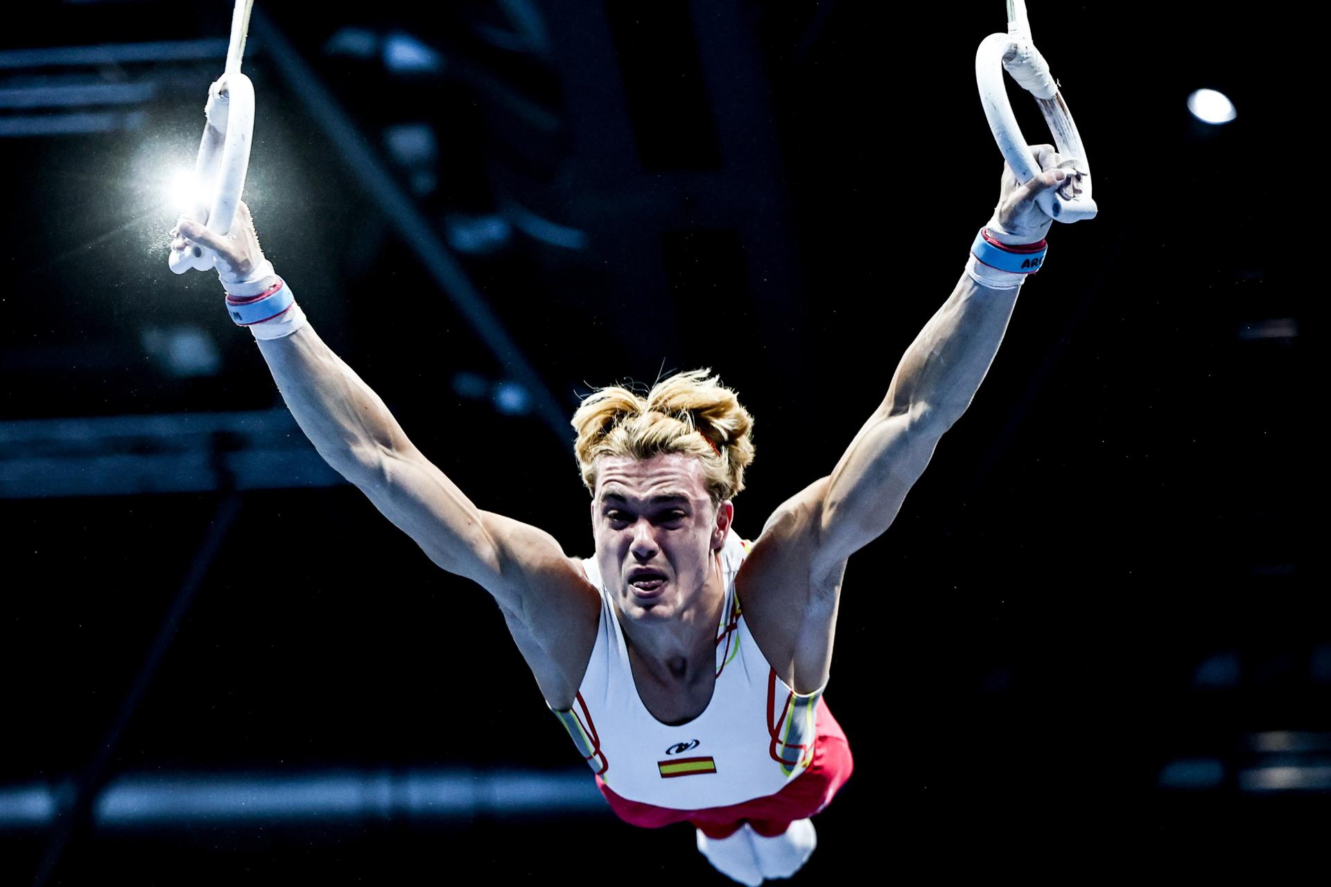 El español Joel Plata durante su actuación en las anillas del concurso completo de los Europeos de Leipzig (Alemania). EFE/EPA/FILIP SINGER