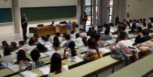 Imagen de archivo de un examen para realizar la Prueba de Acceso a la Universidad (PAU). EFE/José Luis Cereijido