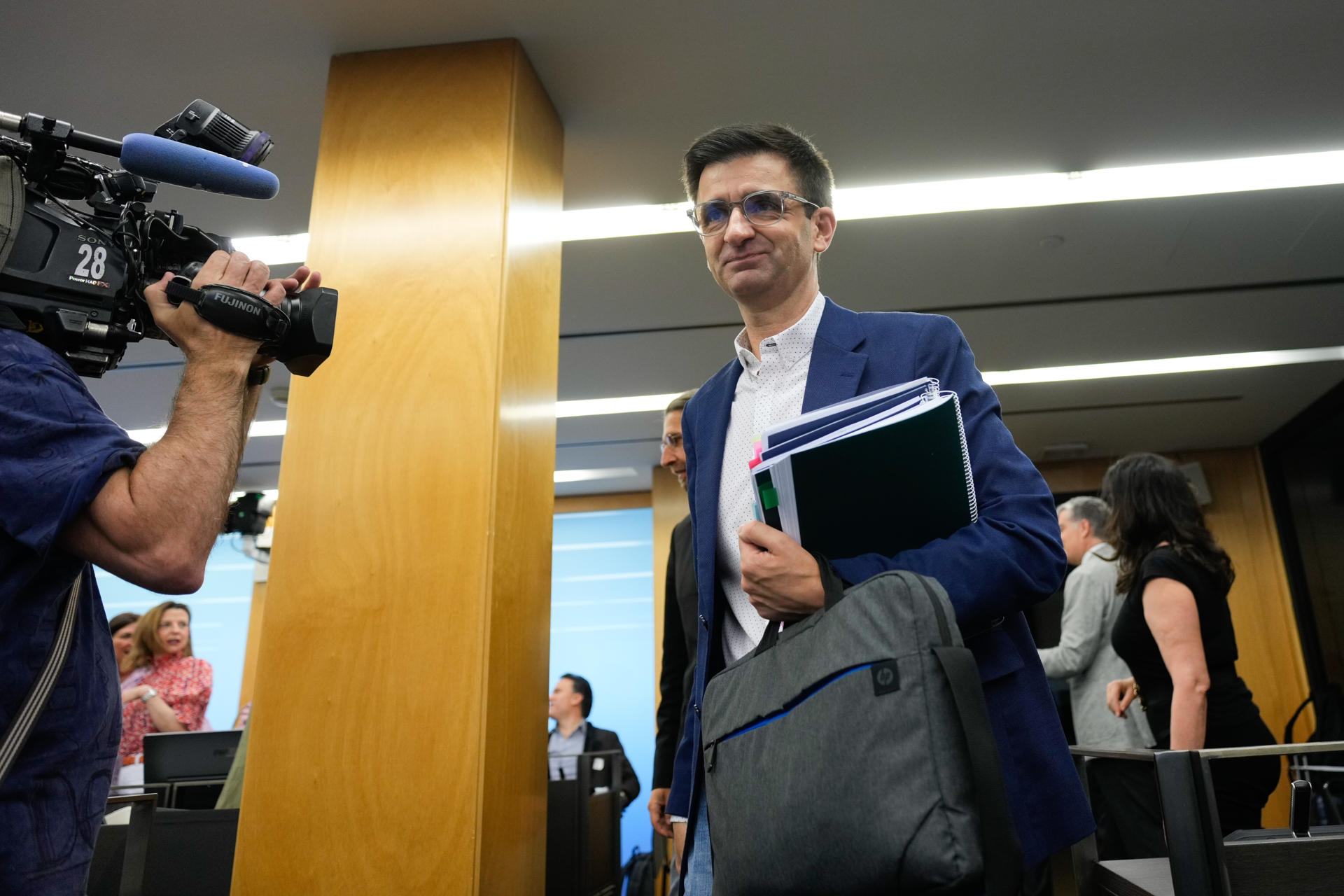 El presidente del Consejo de Administración de la Corporación RTVE, José Pablo López Sánchez, en el marco de su comparecencia ante la Comisión Mixta de Control Parlamentario RTVE y sus Sociedades del Congreso de los Diputados este jueves. EFE/ Borja Sánchez-Trillo