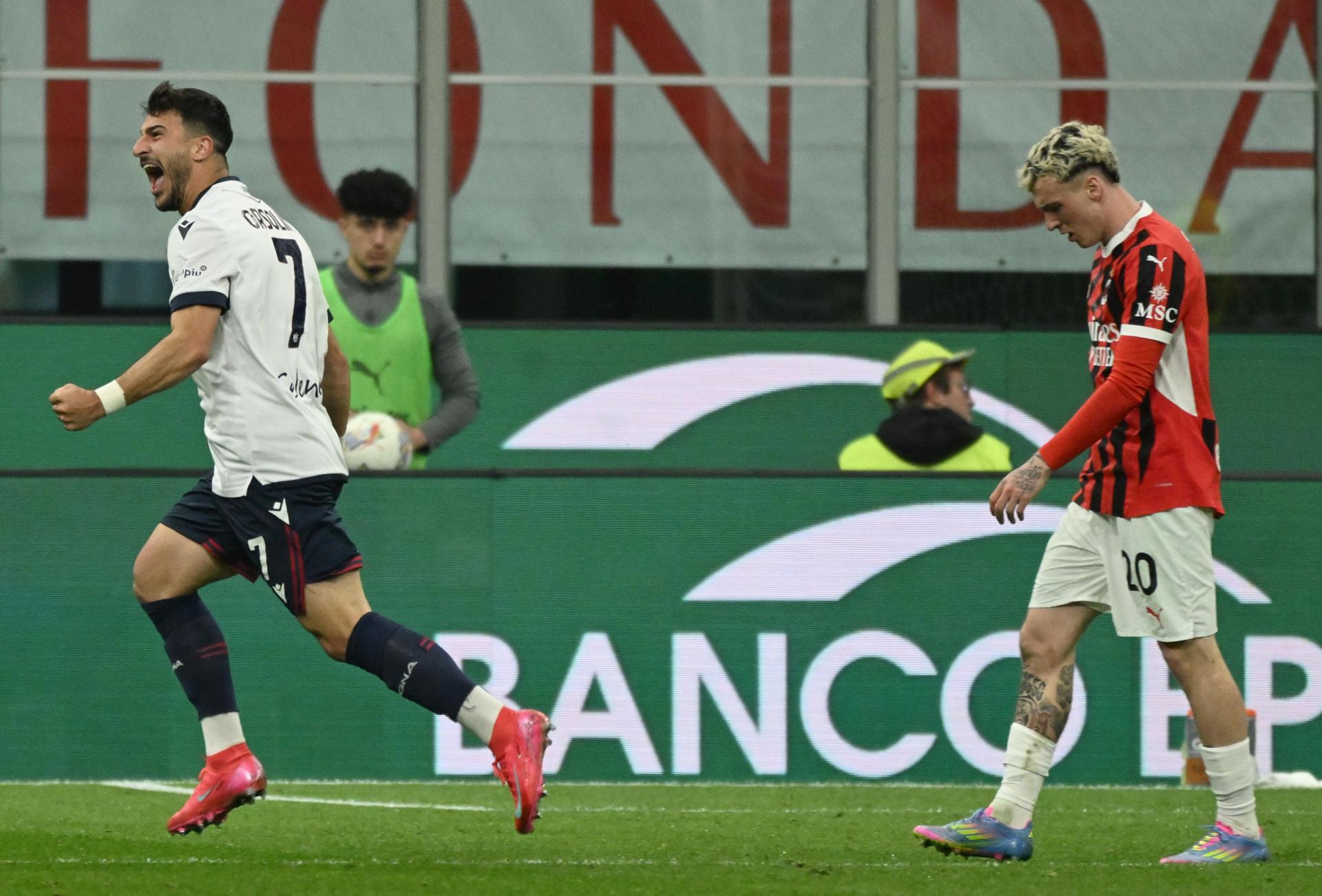 Riccardo Orsolini festeja el gol del Bolonia. EFE/EPA/Daniel Dal Zennaro