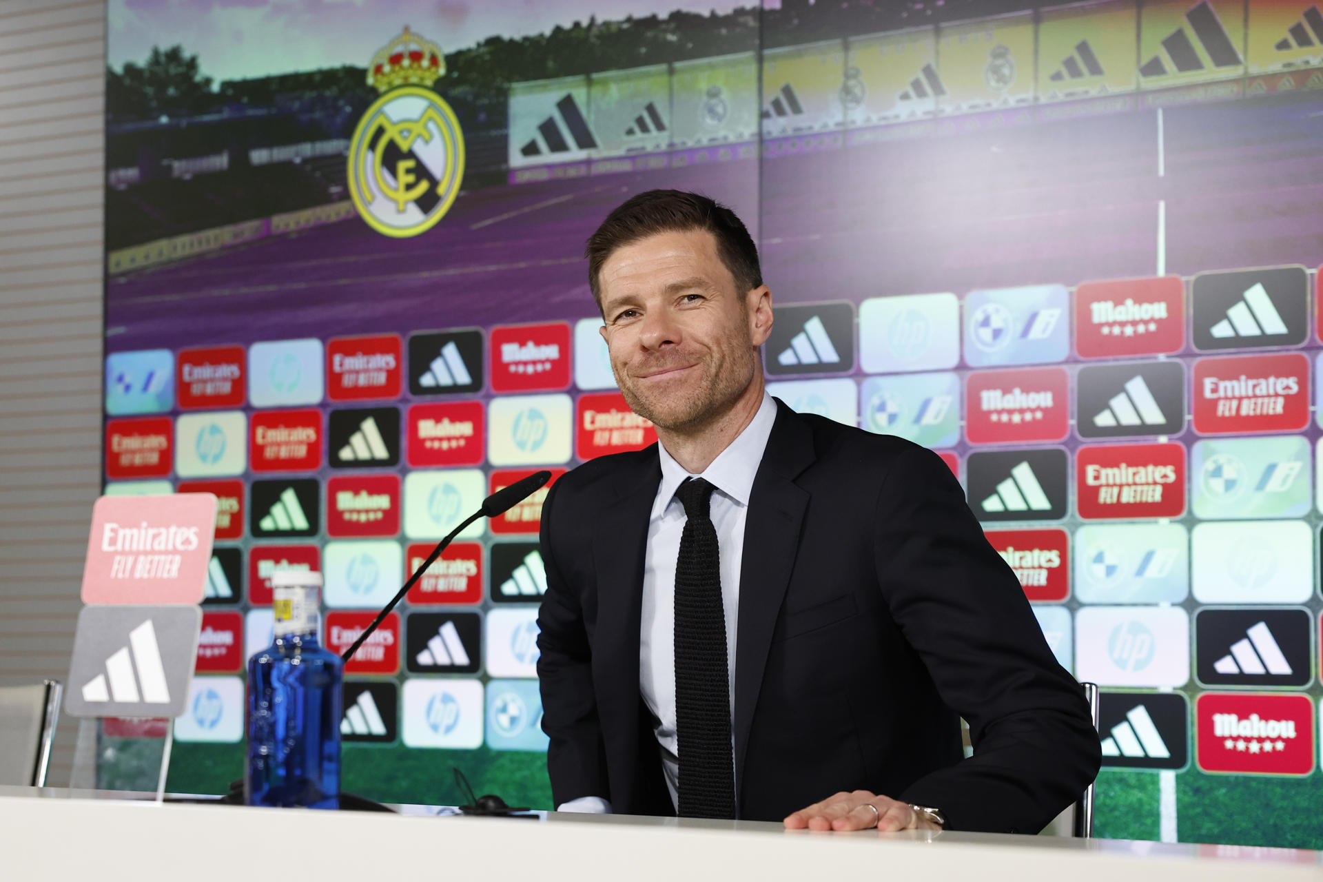 El exjugador del Real Madrid Xabi Alonso es presentado como nuevo entrenador del equipo en Madrid. EFE/Chema Moya