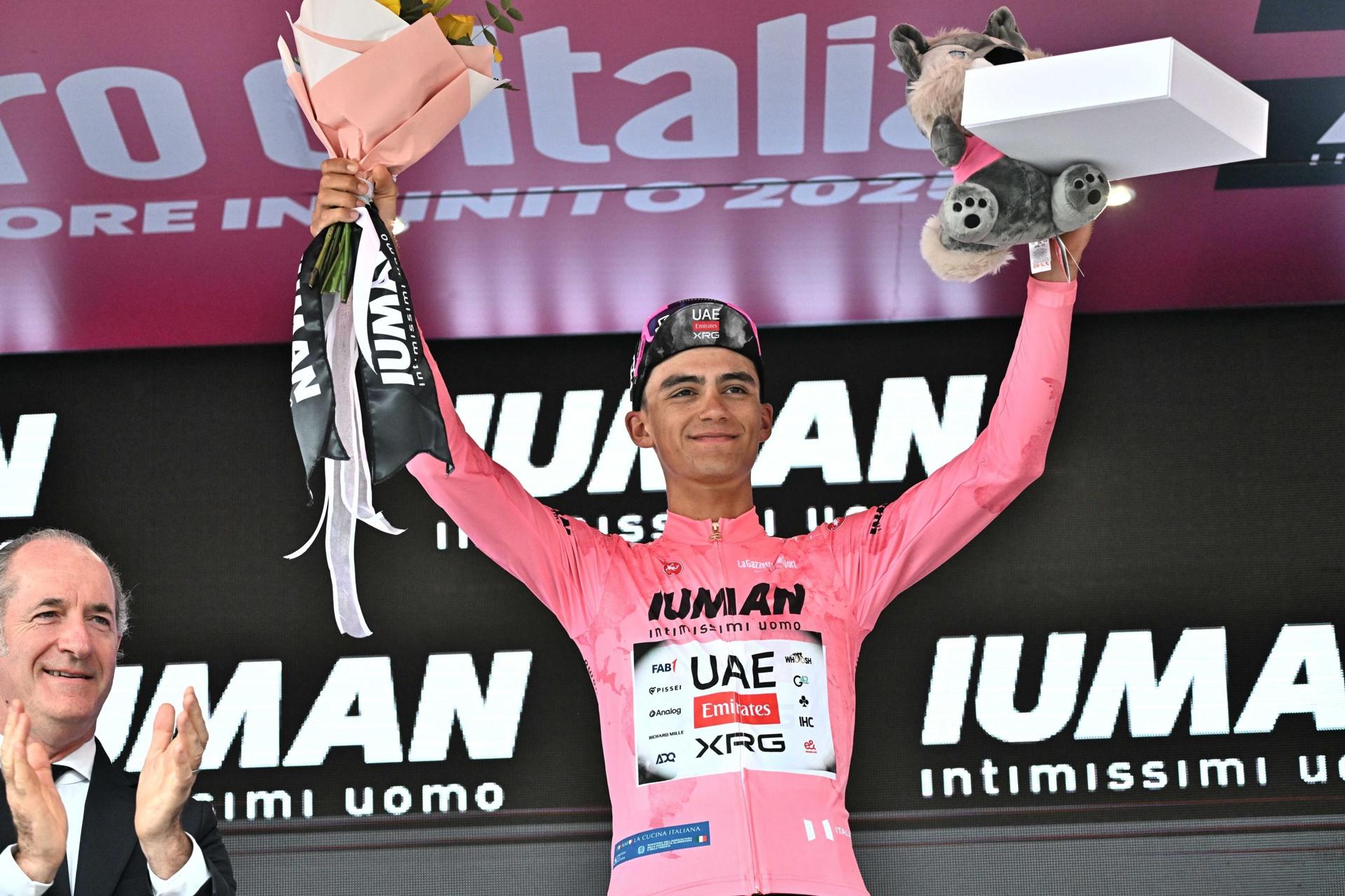 Del Toro continua como líder del Giro de Italia. EFE/EPA/LUCA ZENNARO