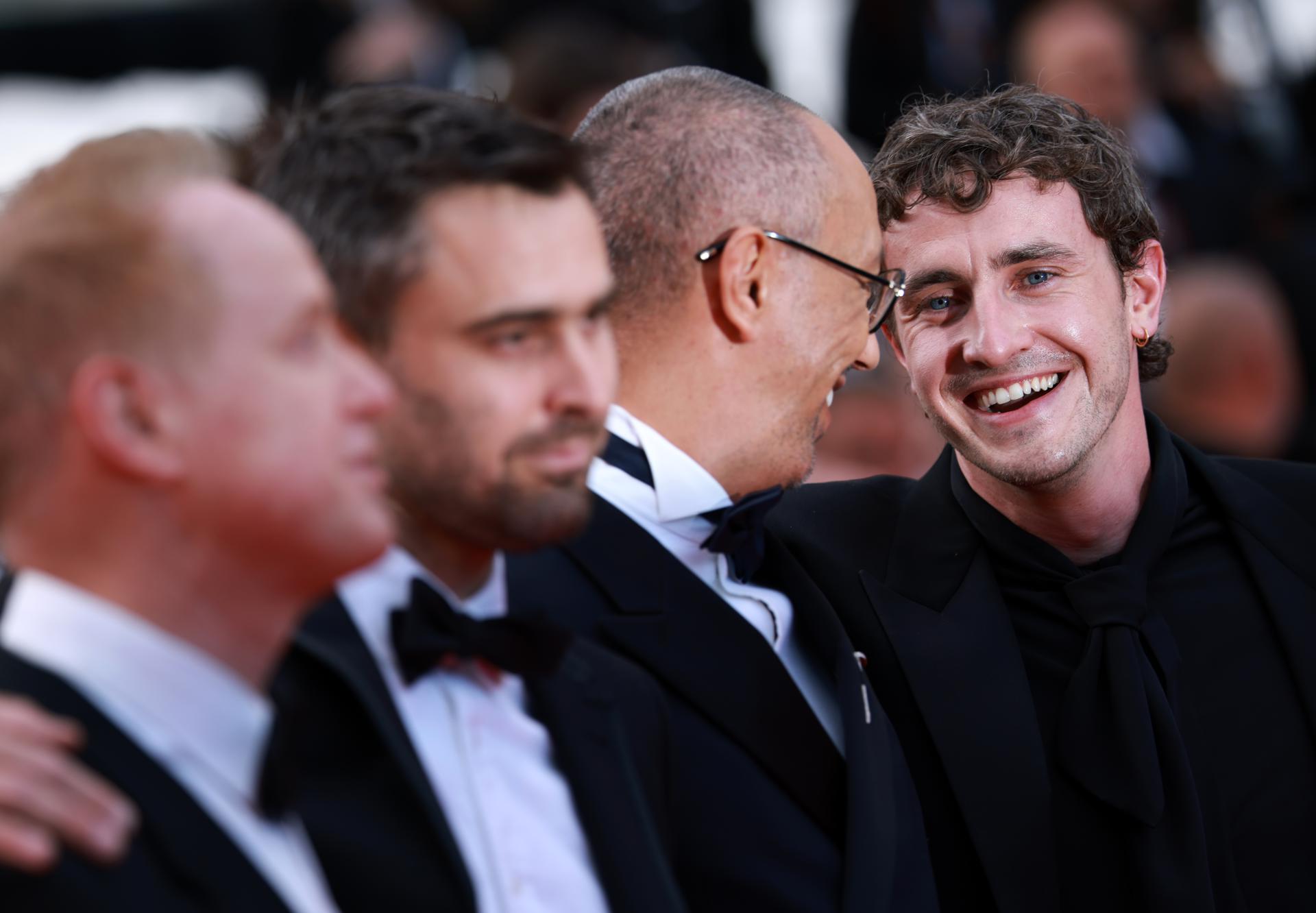 (De izquierda a derecha) Raphael Sbarge, Ben Shattuck, Oliver Hermanus y Paul Mescal asisten al estreno de 'The History of Sound' durante el 78º Festival de Cine de Cannes, en Cannes, Francia, el 21 de mayo de 2025. El festival de cine se celebra del 13 al 24 de mayo de 2025. (Cine, Francia) EFE/EPA/CLEMENS BILAN
```