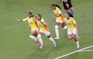 Jugadoras de Colombia celebran un gol en un partido del Sudamericano Femenino Sub-17 entre Chile y Colombia en el estadio Pascual Guerrero, en Cali (Colombia). EFE/Ernesto Guzmán