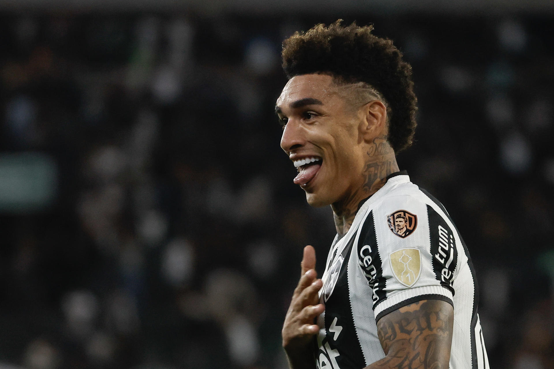 Igor Jesus de Botafogo celebra su gol ante Estudiantes de La Plata, en el estadio Olímpico Nilton Santos en Río de Janeiro (Brasil). EFE/Antonio Lacerda