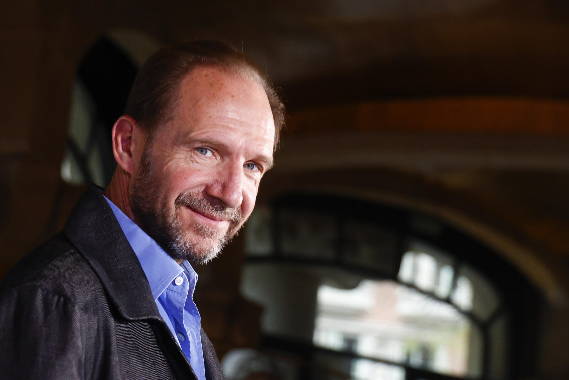El actor británico Ralph Fiennes, durante la entrevista concedida a la agencia Efe, en el ámbito de la presentación de su película 'The Return', en el BCN Film Fest, que supone una revisión realista del mito de Ulises. EFE/ Quique García
