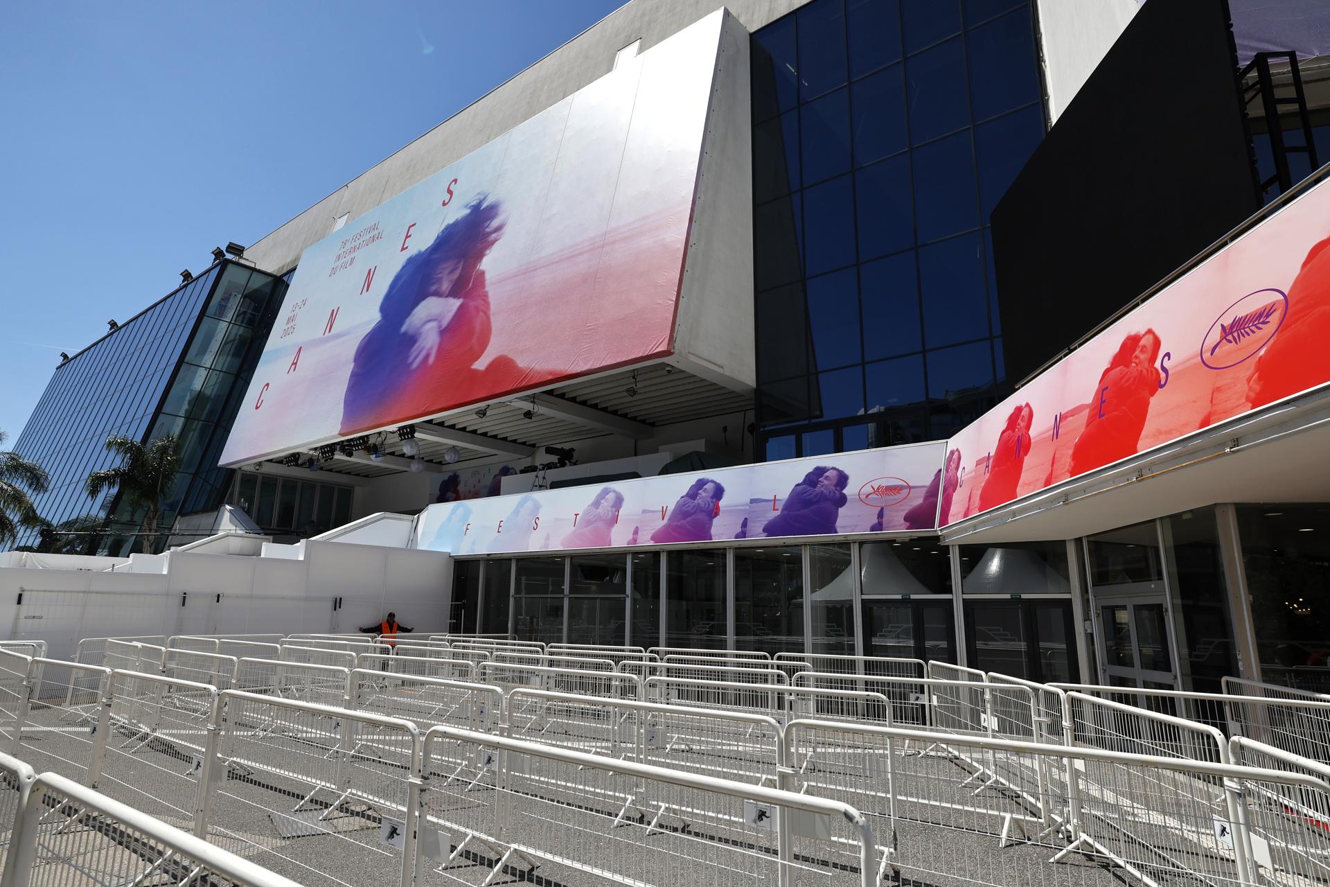 El Palacio de Festivales de Cannes este lunes antes del inicio del 78º Festival anual de Cine, que se celebra del 13 al 24 de mayo.EFE/EPA/GUILLAUME HORCAJUELO
