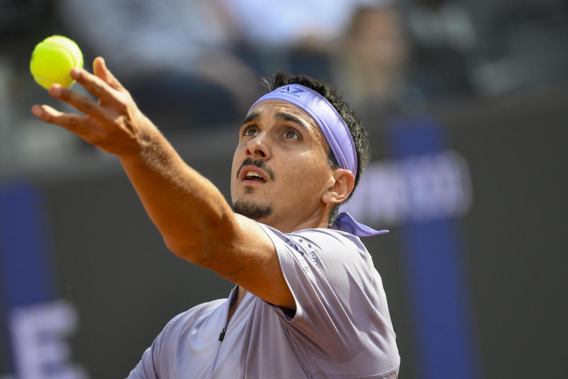 El tenista italiano Lorenzo Sonego en el Abierto de Roma. EFE/EPA/FABRIZIO CORRADETTI