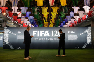 Personas recorren la exposición por el 120 aniversario de la FIFA durante su inauguración en el Centro Cultural del Puerto en Asunción (Paraguay). EFE/ Juan Pablo Pino