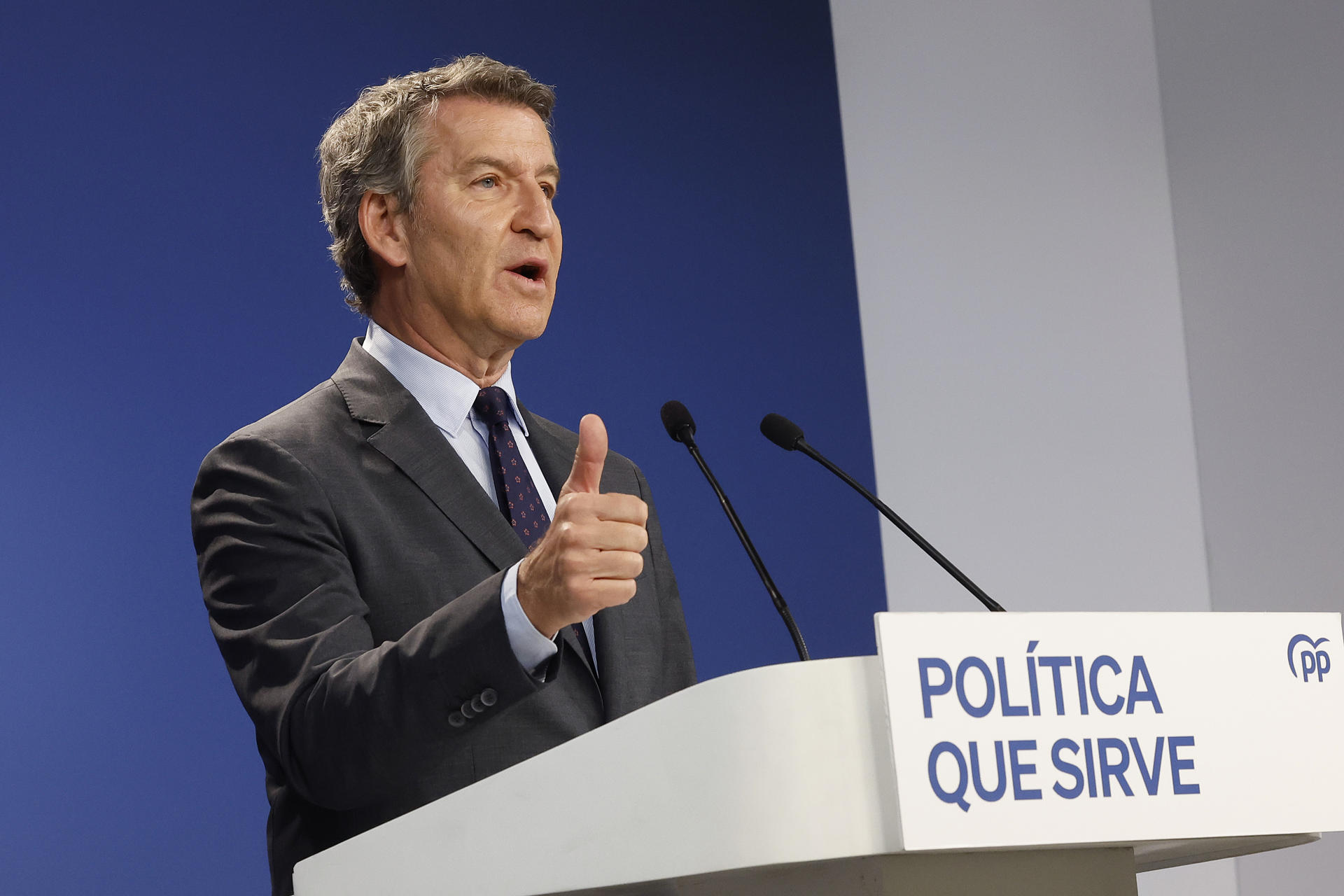 El líder del PP, Alberto Núñez Feijóo durante una rueda de prensa celebrada este jueves en la sede del partido de la calle Génova en Madrid. EFE/JP Gandul
