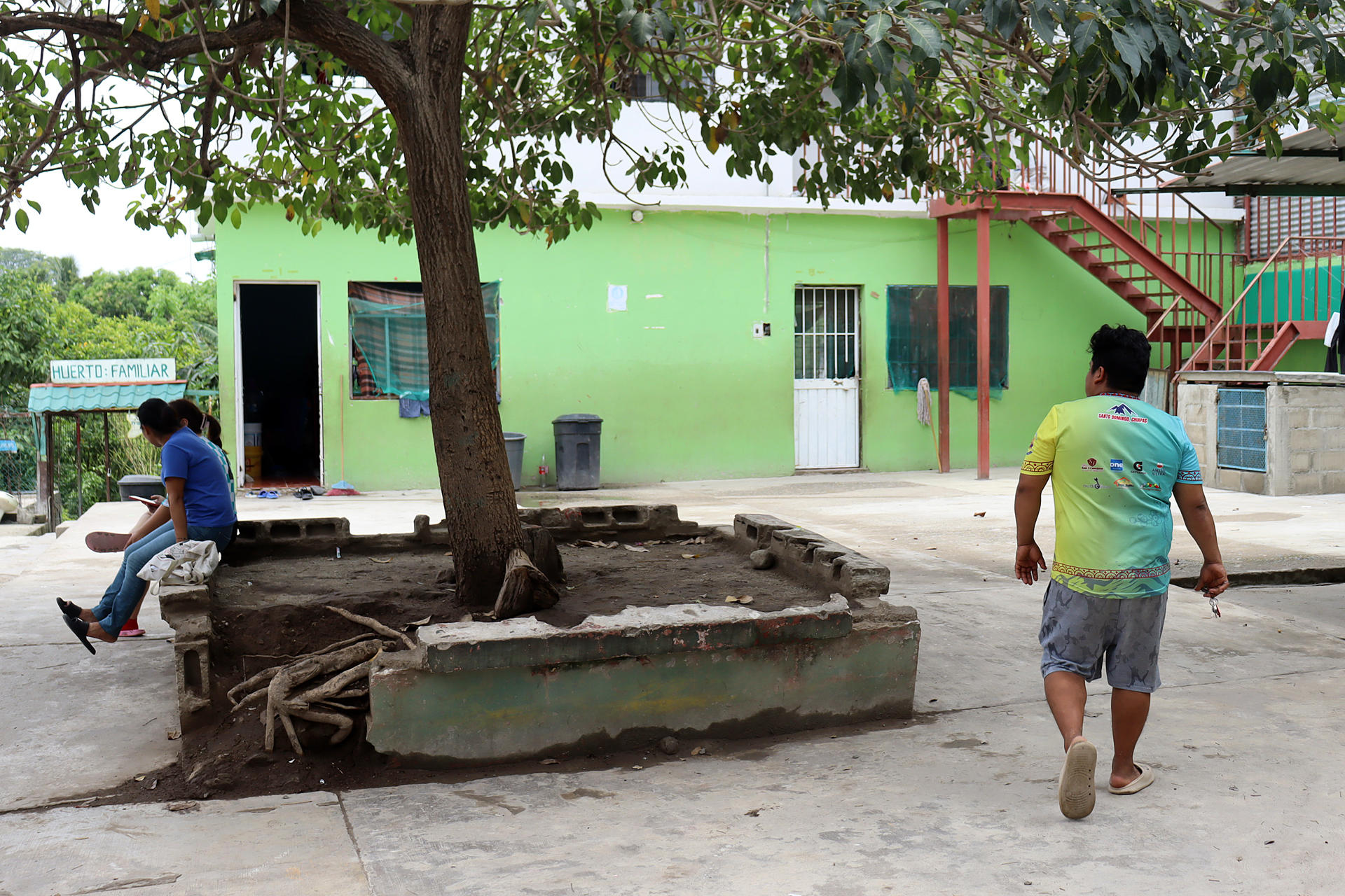 Migrantes permanecen este sábado en el 'Albergue Jesús en buen pastor' en la ciudad de Tapachula en el estado de Chiapas (México). EFE/ Juan Manuel Blanco