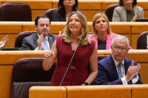 La senadora del PP Alicia García interviene en la sesión de control al Gobierno celebrada este martes en el pleno del Senado. EFE/ Borja Sanchez-Trillo
