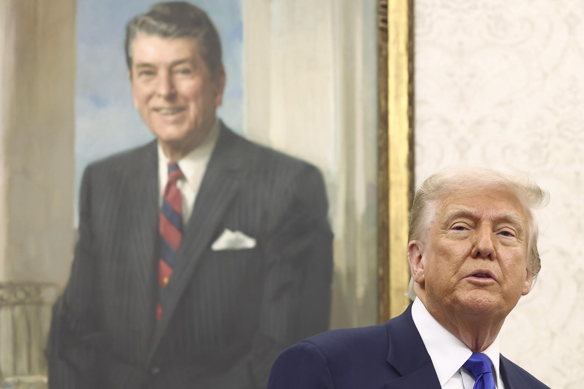 El presidente de EE.UU., Donald Trump, habla en la Casa Blanca, el 5 de mayo de 2025. EFE/JIM LO SCALZO