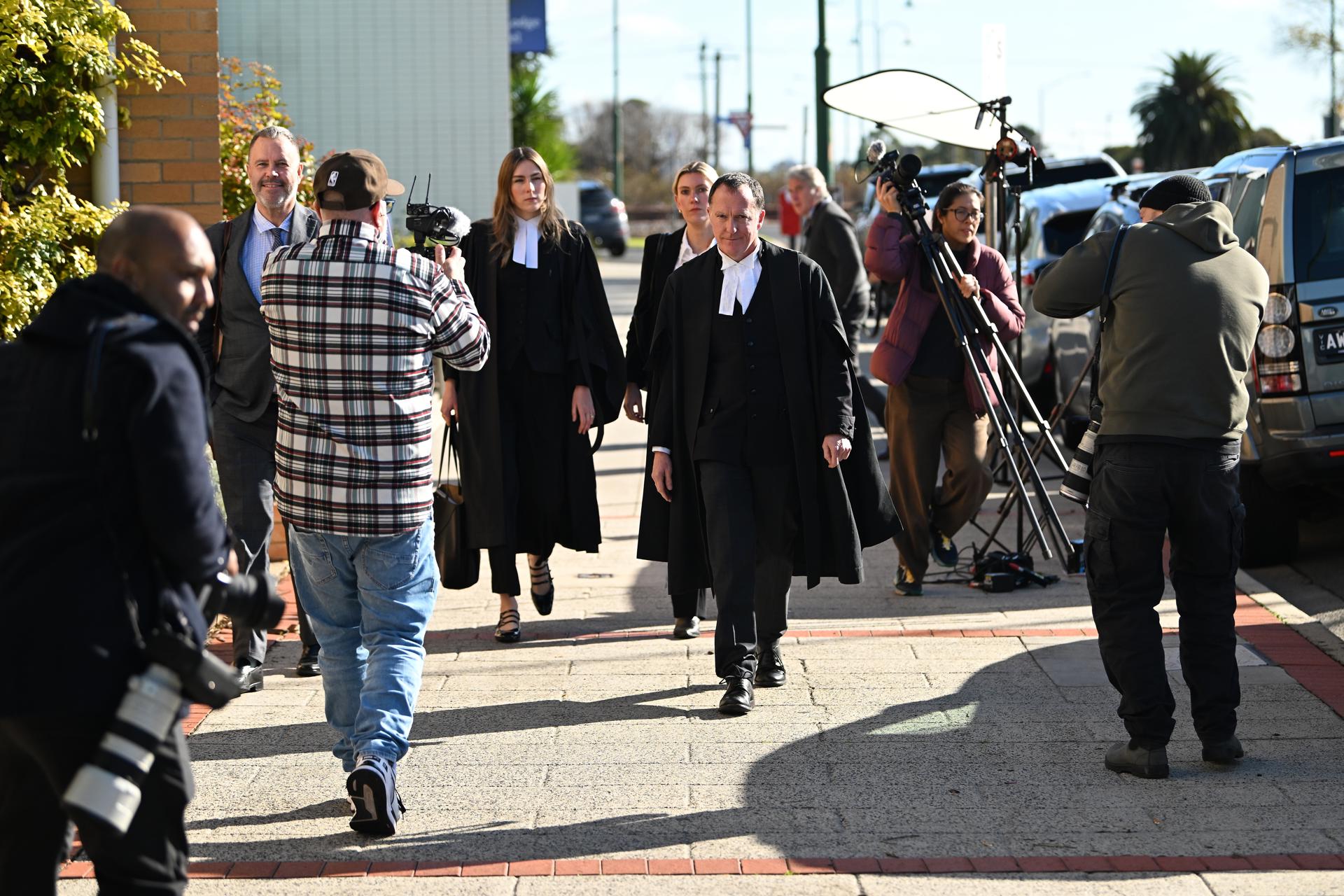 Los abogados de la defensa de Erin Patterson, acusada de causar la muerte de tres personas durante una comida en la que sirvió setas venenosas.EFE/EPA/JAMES ROSS NO ARCHIVING