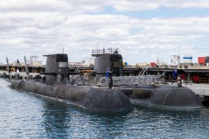 Fotografía de archivo de dos submarinos australianos en una base naval del país.
EFE/EPA/RICHARD WAINWRIGHT AUSTRALIA AND NEW ZEALAND OUT[AUSTRALIA AND NEW ZEALAND OUT]