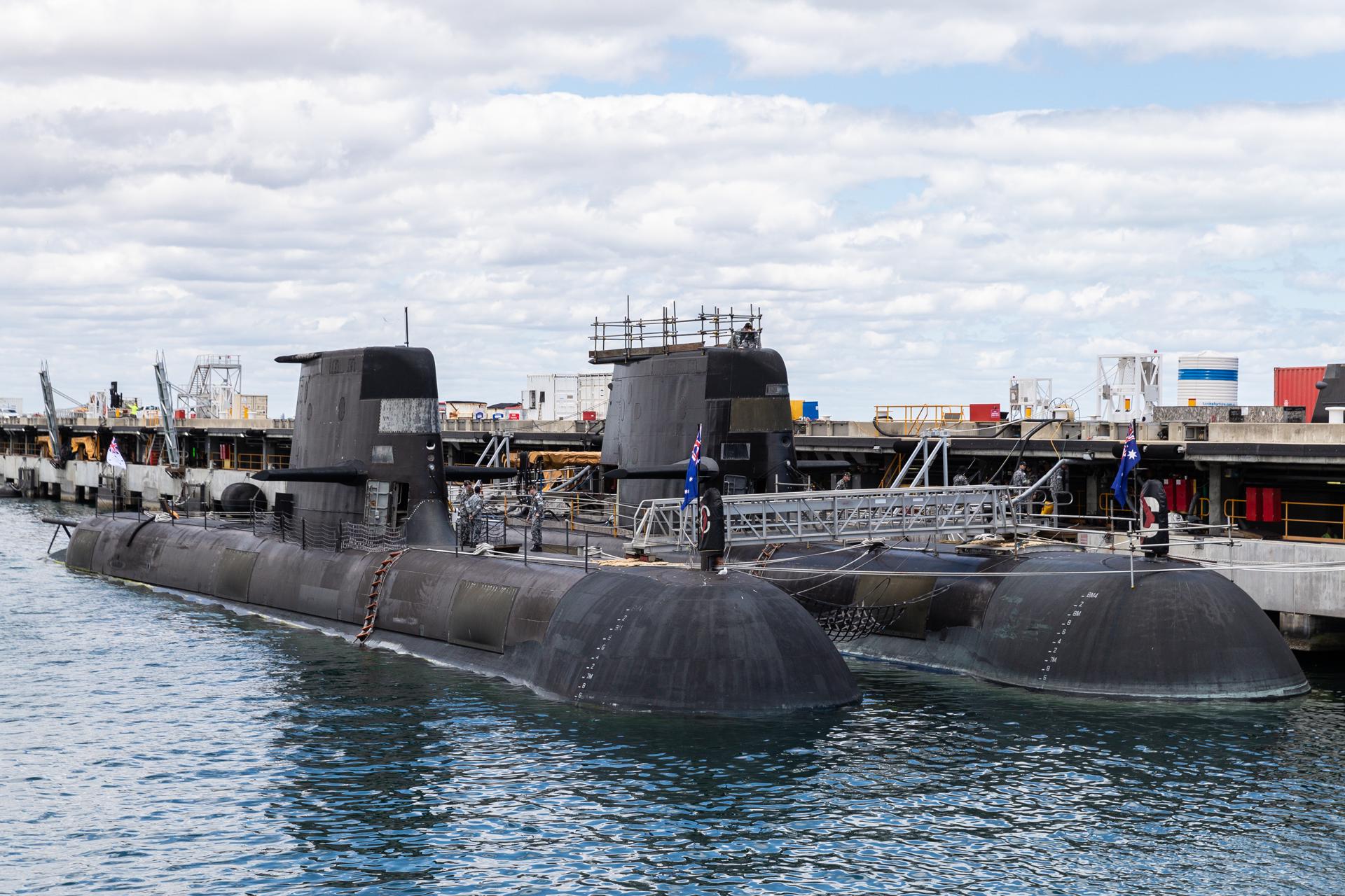 Fotografía de archivo de dos submarinos australianos en una base naval del país.
EFE/EPA/RICHARD WAINWRIGHT AUSTRALIA AND NEW ZEALAND OUT[AUSTRALIA AND NEW ZEALAND OUT]