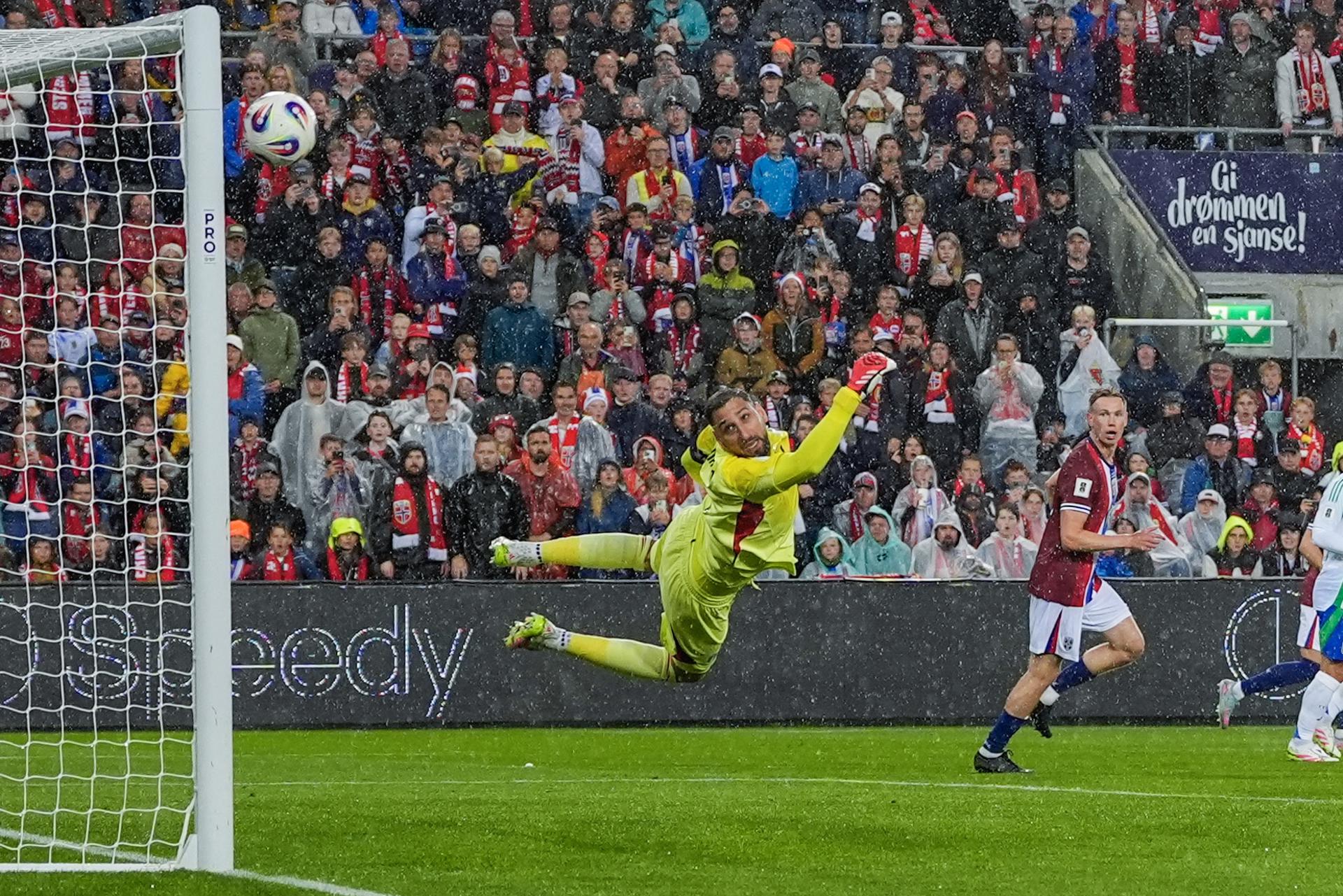 Donnarumma, en acción. EFE/EPA/Lise Ã…serud