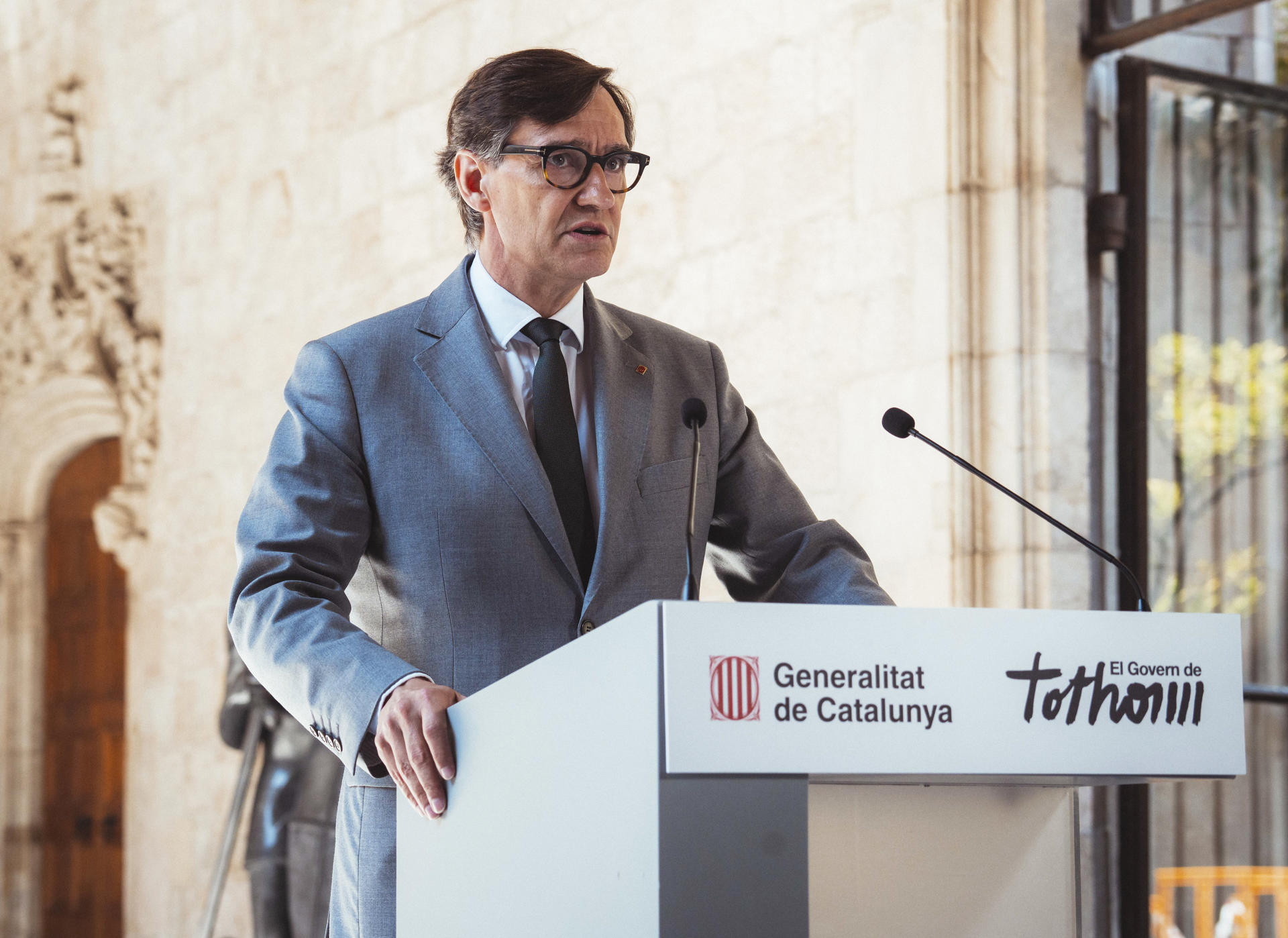 El presidente de la Generalitat de Cataluña, Salvador Illa, durante su declaración institucional este jueves, en la que valoró la decisión del Tribunal Constitucional con respecto a la ley de amnistía. EFE/ Arnau Carbonell. CRÉDITO OBLIGATORIO FOTO CEDIDA PERMITIDO SU USO SÓLO EN RELACIÓN A LA INFORMACIÓN QUE APARECE EN EL PIE DE FOTO.