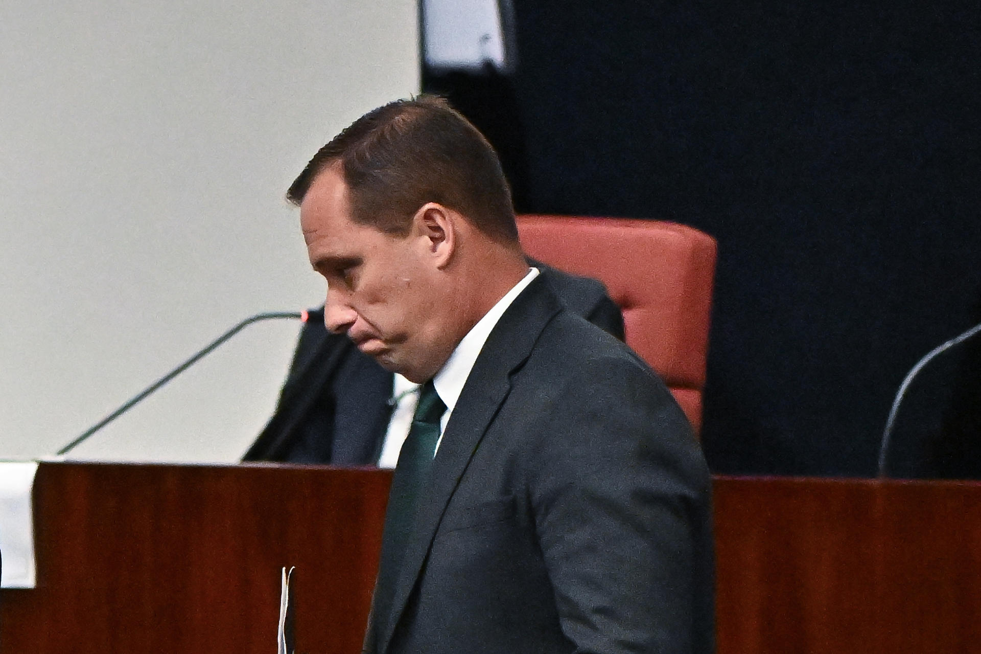 Mauro Cid, exedecán del expresidente brasileño Jair Bolsonaro, al participar este lunes, 9 de junio, en la sesión de interrogatorio ante el Tribunal Supremo, en Brasilia (Brasil). EFE/Andre Borges