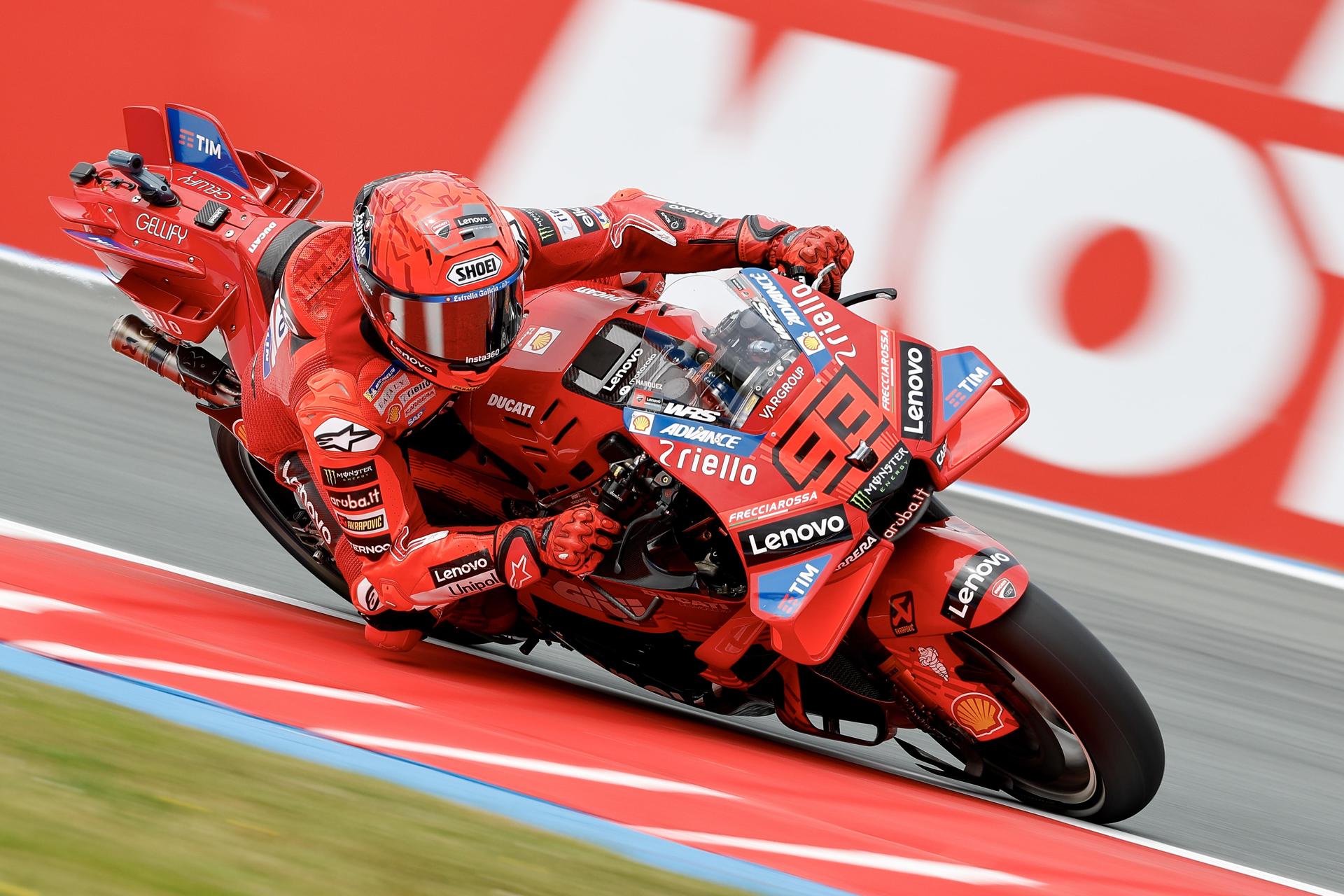 El español Marc Marquez, en acción de las pruebas libres del GP de los Países Bajos en Assen. EFE/EPA/VINCENT JANNINK