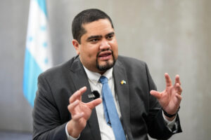 Fotografía de archivo, tomada en abril de 2024, del saliente ministro de Desarrollo Social de Honduras, José Carlos Cardona, durante una entrevista con EFE, en Madrid (España). EFE/Borja Sánchez