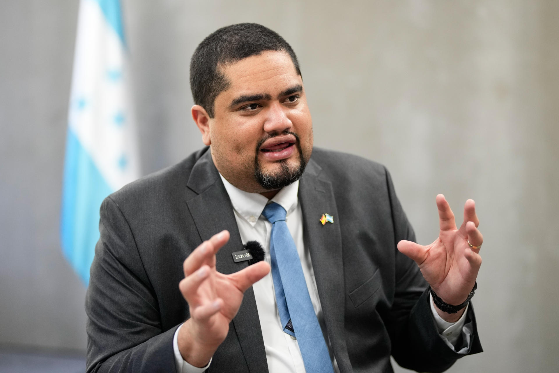 Fotografía de archivo, tomada en abril de 2024, del saliente ministro de Desarrollo Social de Honduras, José Carlos Cardona, durante una entrevista con EFE, en Madrid (España). EFE/Borja Sánchez
