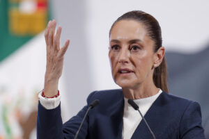 La presidenta de México, Claudia Sheinbaum, habla este miércoles durante una rueda de prensa en Palacio Nacional de la Ciudad de México (México). EFE/Isaac Esquivel