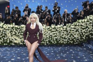 La artista Sabrina Carpenter en la alfombra de la Met Gala 2025, en una fotografía de archivo. EFE/JUSTIN LANE