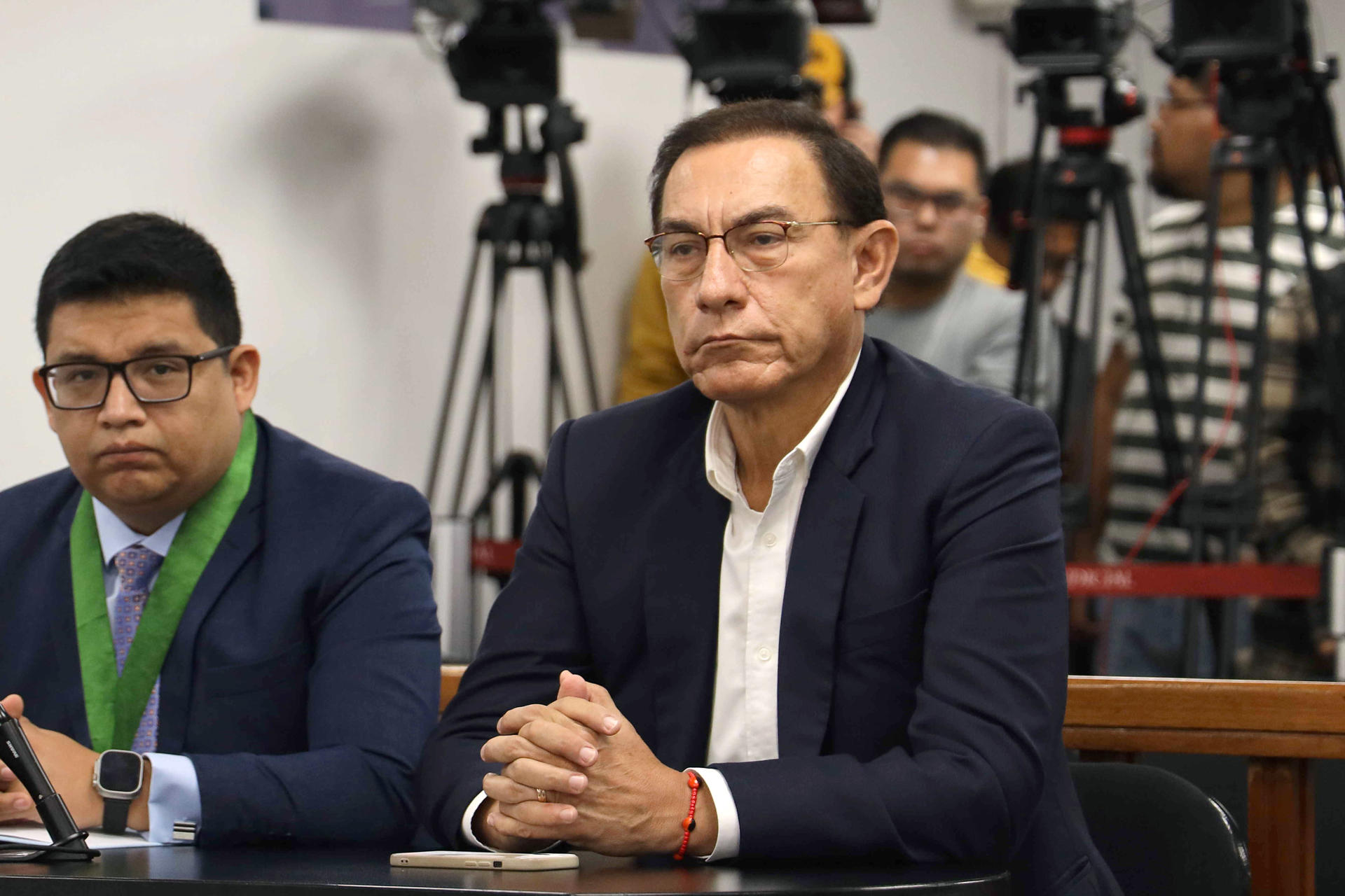 Fotografía cedida por el Poder Judicial de Perú del expresidente Martín Vizcarra en una audiencia este viernes, en Lima (Perú). EFE/ Poder Judicial de Perú /