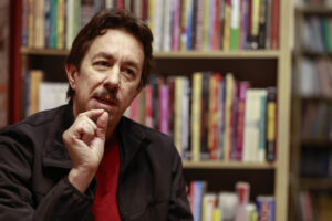 Fotografía del escritor argentino Pedro Mairal hablando en entrevista con EFE en Sao Paulo (Brasil). EFE/ Sebastiao Moreira