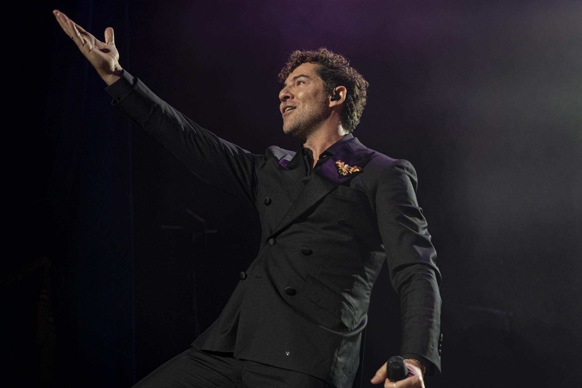 El cantante español David Bisbal durante un concierto de su gira ‘Back in the USA 2025 Tour' este sábado, 7 de junio, en el teatro Brooklyn Paramount, en Nueva York (NY, EE.UU.). EFE/Ángel Colmenares