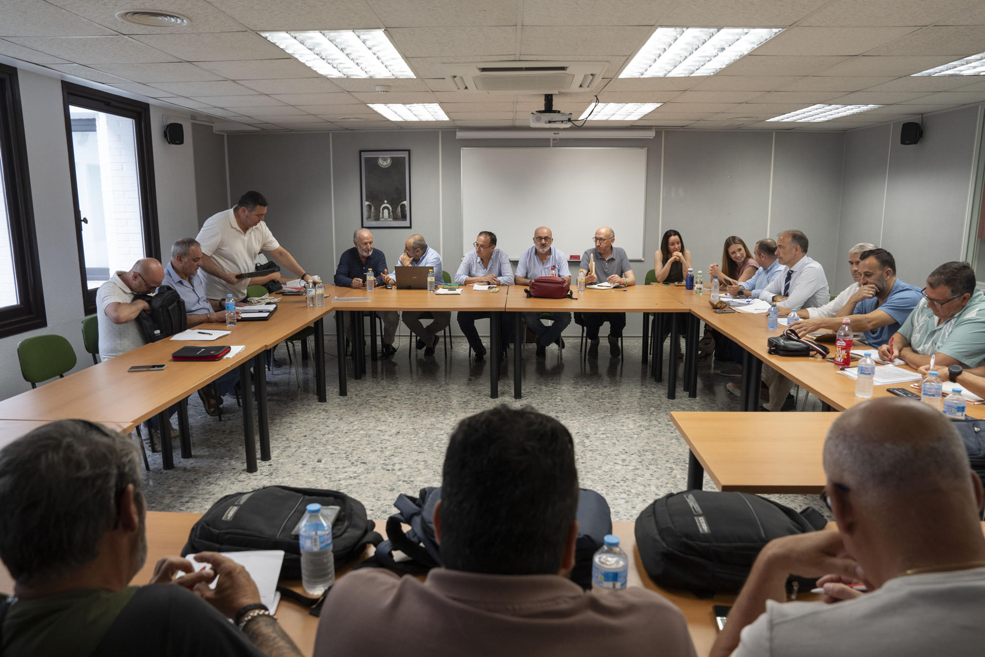 La negociación del nuevo convenio colectivo del metal de la provincia de Cádiz se reanuda este domingo en Jerez de la Frontera sin que por ahora haya sido posible alcanzar un acuerdo que permita desconvocar la huelga indefinida prevista para este lunes. EFE/Román Ríos