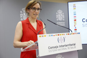La ministra de Sanidad, Mónica García, ofrece una rueda de prensa tras la reunión del Consejo Interterritorial del Sistema Nacional de Salud (CISNS) este miércoles, en Madrid. EFE/ J.P.Gandul