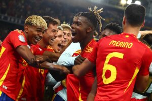Los jugadores españoles celebran un gol durante la segunda semifinal de la UEFA Nations League en Stuttgart, Alemania. EFE/EPA/ANNA SZILAGYI