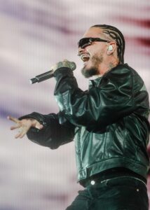 Fotografía de archivo del 21 de abril de 2024 del cantante colombiano J Balvin durante un concierto, en California (Estados Unidos). EFE/ Sydney Krantz