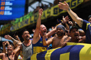 Aficionados de Boca animan su equipo ante el Auckland City en el estadio Geodis Park en Nashville. EFE/Juan Ignacio Roncoroni