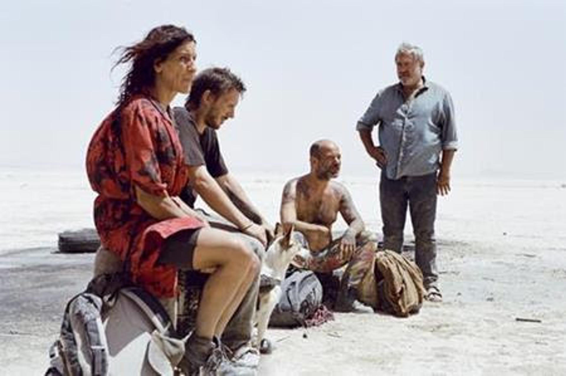 Sergi López junto a otros protagonistas de 'Sîrat',  copyright Quim Vives. Cedida por la distribuidora. EFE
