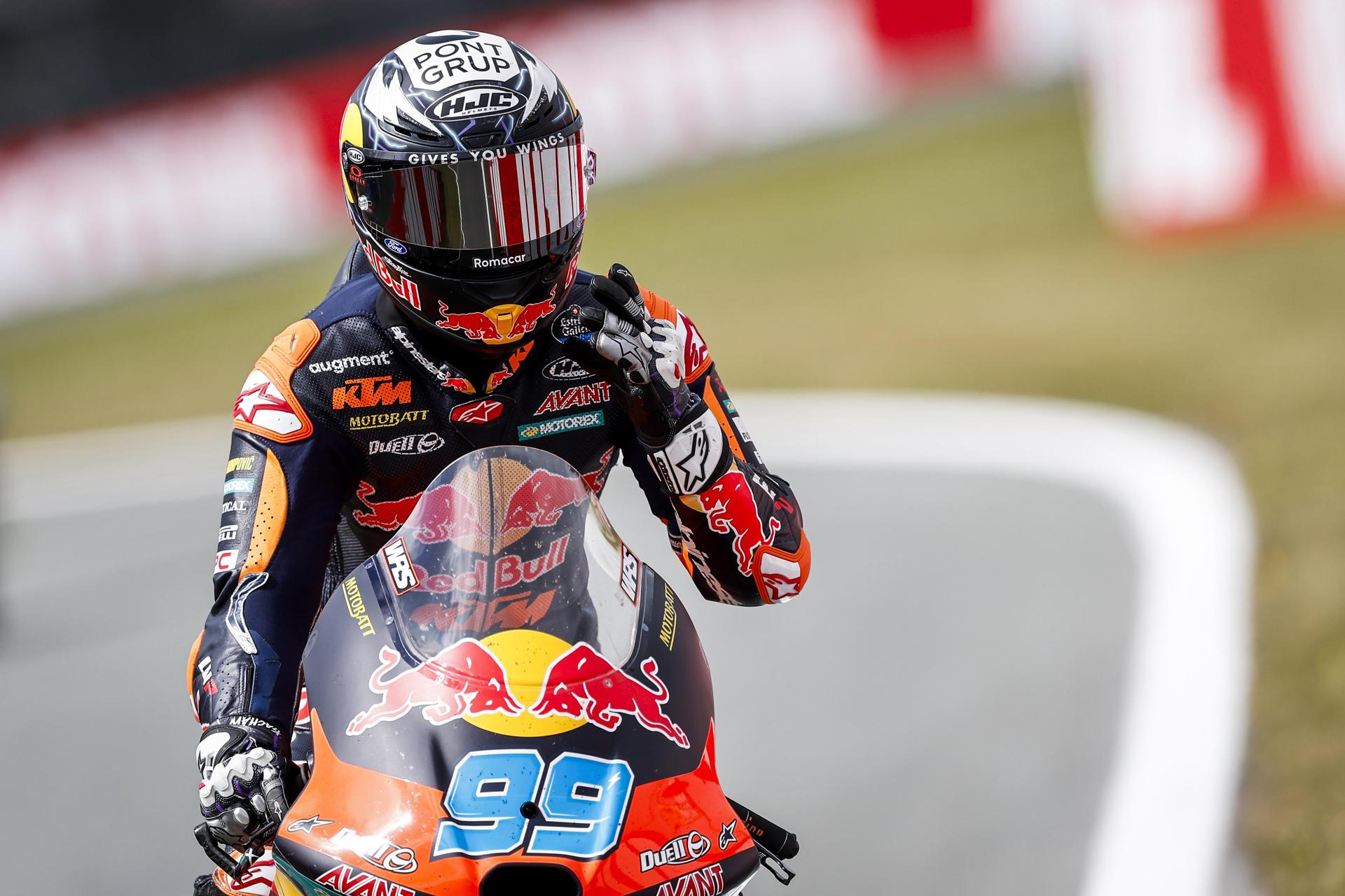 El español Jose Antonio Rueda, de KTM, celebra la victoria de la carrera de Moto3 en la 100ª Edición del TT de Motociclismo de Assen, Países Bajos. EFE/EPA/VINCENT JANNINK