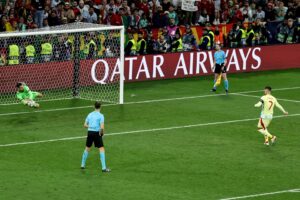 El portero Diogo Costa detiene el penalti a Álvaro Morata durante la final de la UEFA Nations League que han jugado Portugal y España en Múnich, Alemania. EFE/EPA/FILIP SINGER