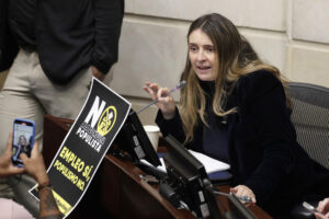 La senadora Paloma Valencia habla durante una sesión, en el Congreso en Bogotá (Colombia), en una fotografía de archivo. EFE/ Carlos Ortega