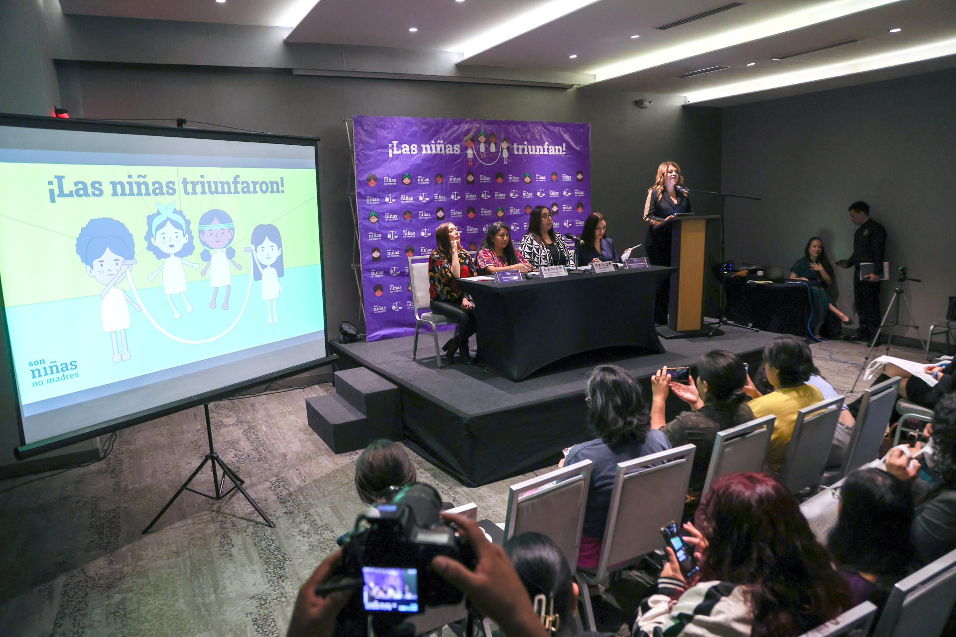 Una niña guatemalteca deberá ser resarcida por el Estado de Guatemala por una sentencia de la Organización de Naciones Unidas (ONU), al constatar que sus derechos humanos fueron violentados al obligarla a ser madre después de una violación sexual. EFE/ Mariano Macz