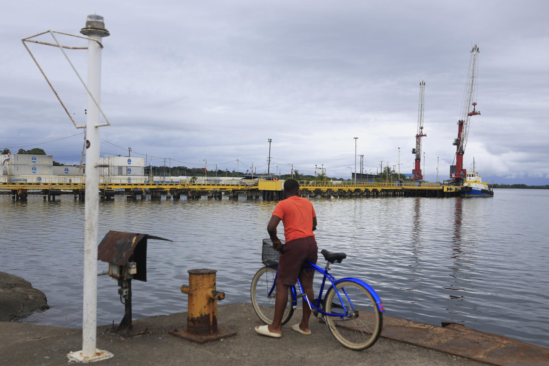 Hace cuatro semanas no hay movimiento en el puerto porque la transnacional bananera Chiquita cerró sus operaciones en Panamá y despidió a toda su plantilla en medio de una huelga sindical por causas ajenas a empresa. EFE/ Bienvenido Velasco