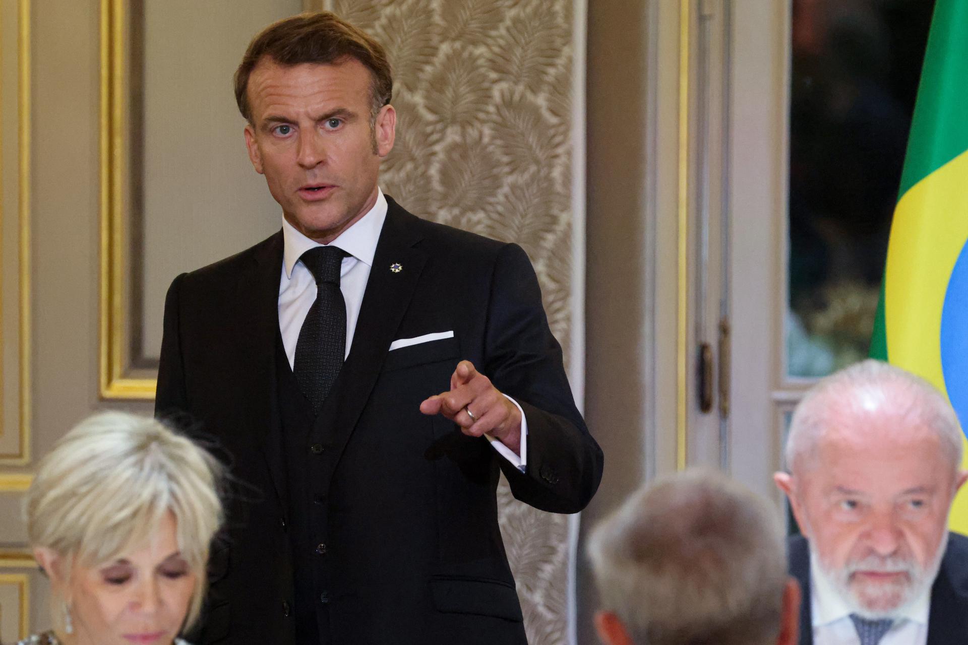 El presidente de Francia Emmanuel Macron (i). EFE/EPA/LUDOVIC MARIN / POOL MAXPPP OUT