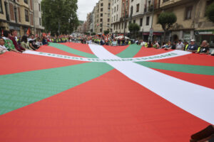 - Manifestación convocada por la iniciativa ciudadana a favor del derecho a decidir 'Gure Esku' este sábado en Bilbao. EFE/ Luis Tejido