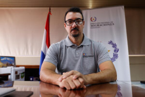 Fotografía de archivo del director nacional de Migraciones Paraguay, Jorge Marcelo Kronawetter. EFE/ Juan Pablo Pino